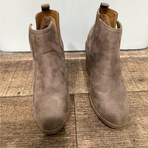 Women's Tan Suede Ankle Boots